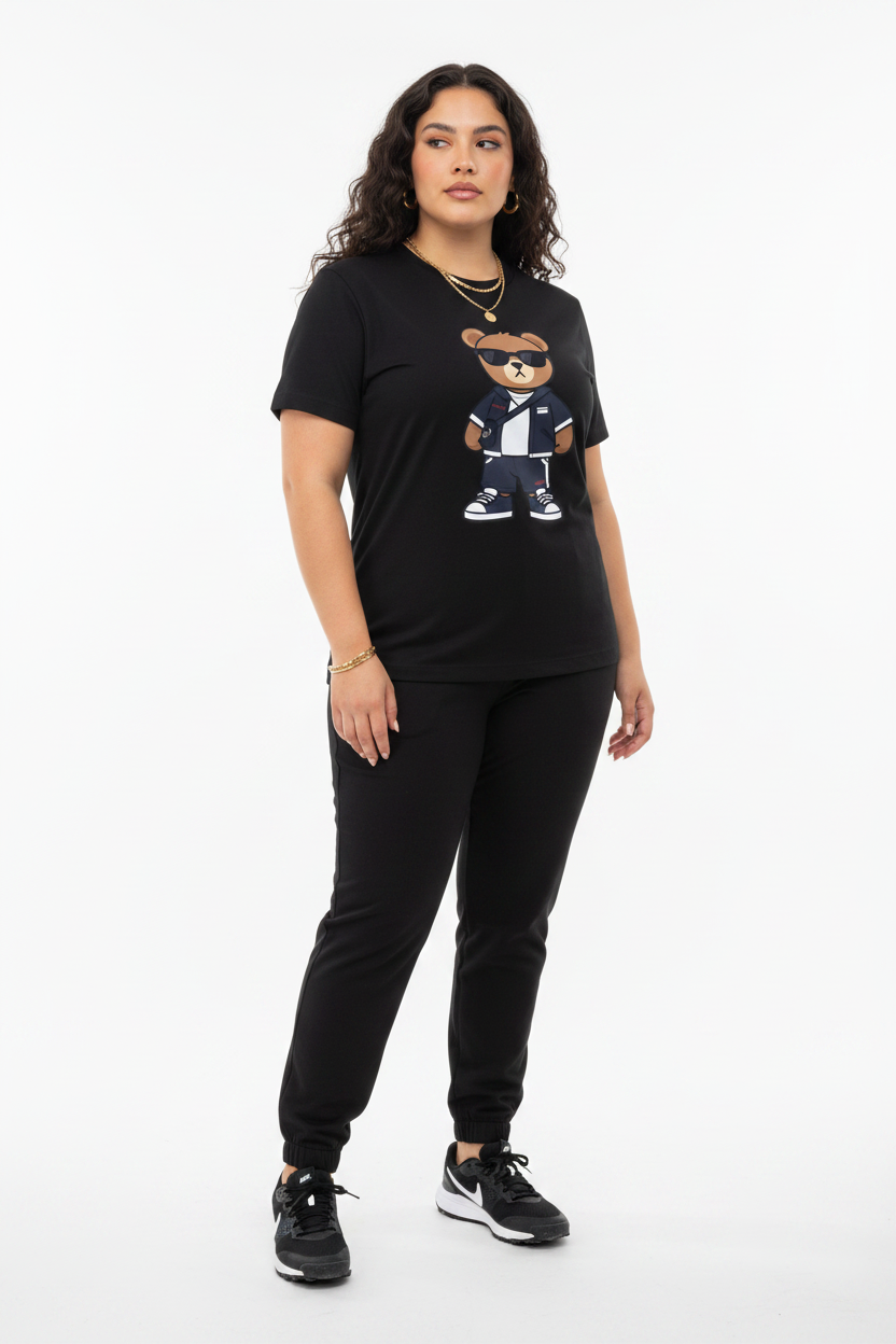 Mélo Bear – Black – Curvy Latina – New Pose – Joggers + Trail Sneakers